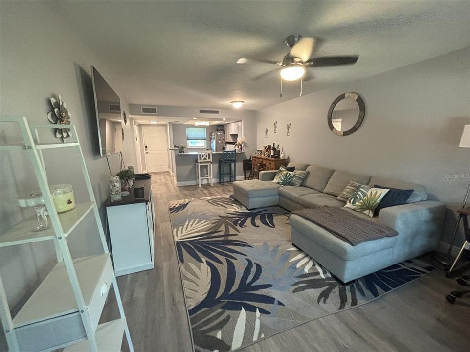 For Sale: $220,000 (2 beds, 2 baths, 1000 Square Feet)