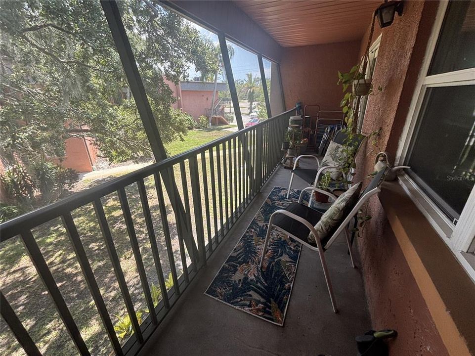 For Sale: $220,000 (2 beds, 2 baths, 1000 Square Feet)