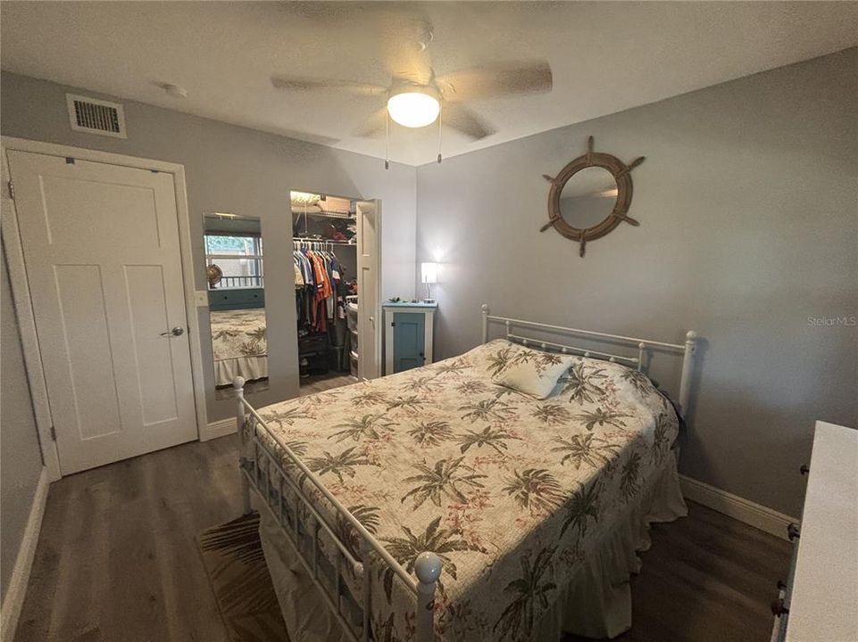 For Sale: $220,000 (2 beds, 2 baths, 1000 Square Feet)