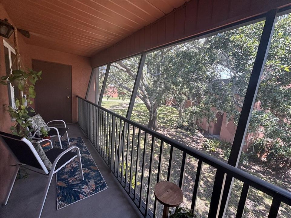 For Sale: $220,000 (2 beds, 2 baths, 1000 Square Feet)