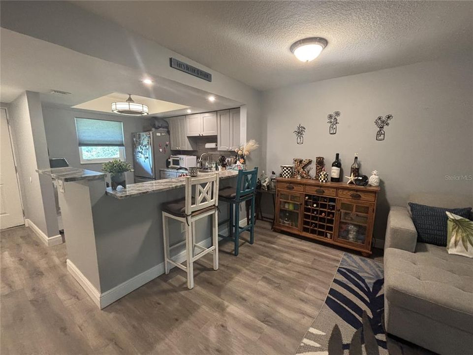 For Sale: $220,000 (2 beds, 2 baths, 1000 Square Feet)