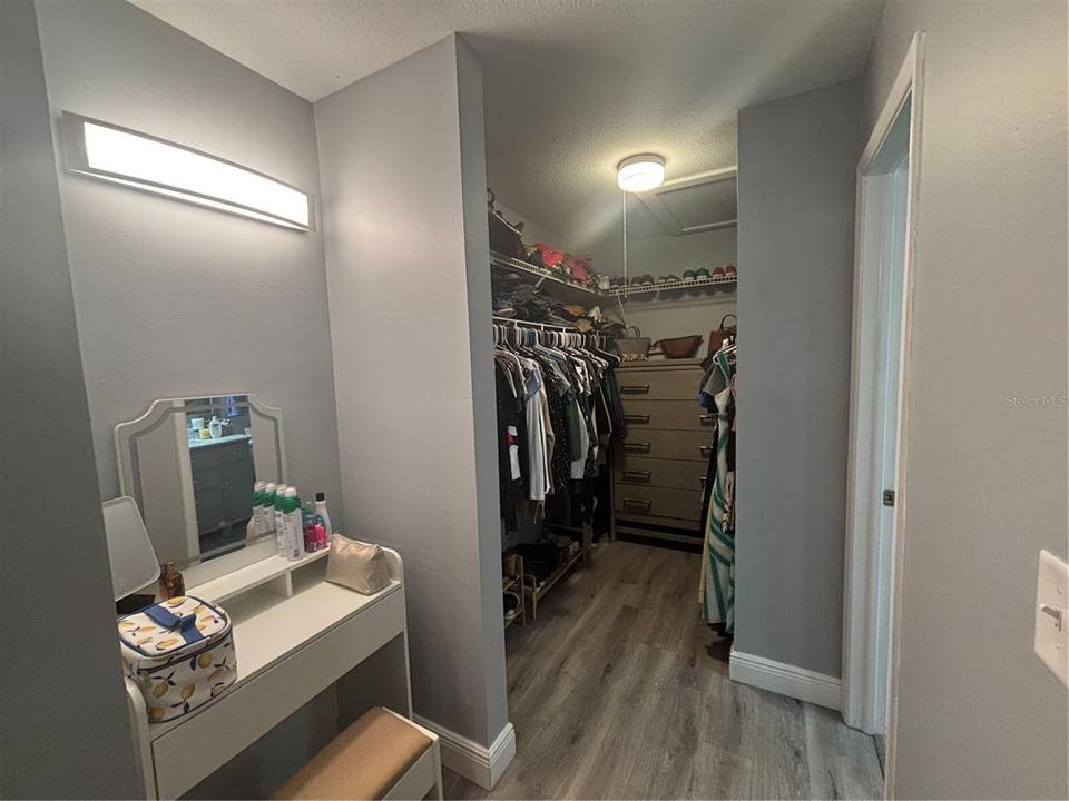 For Sale: $220,000 (2 beds, 2 baths, 1000 Square Feet)