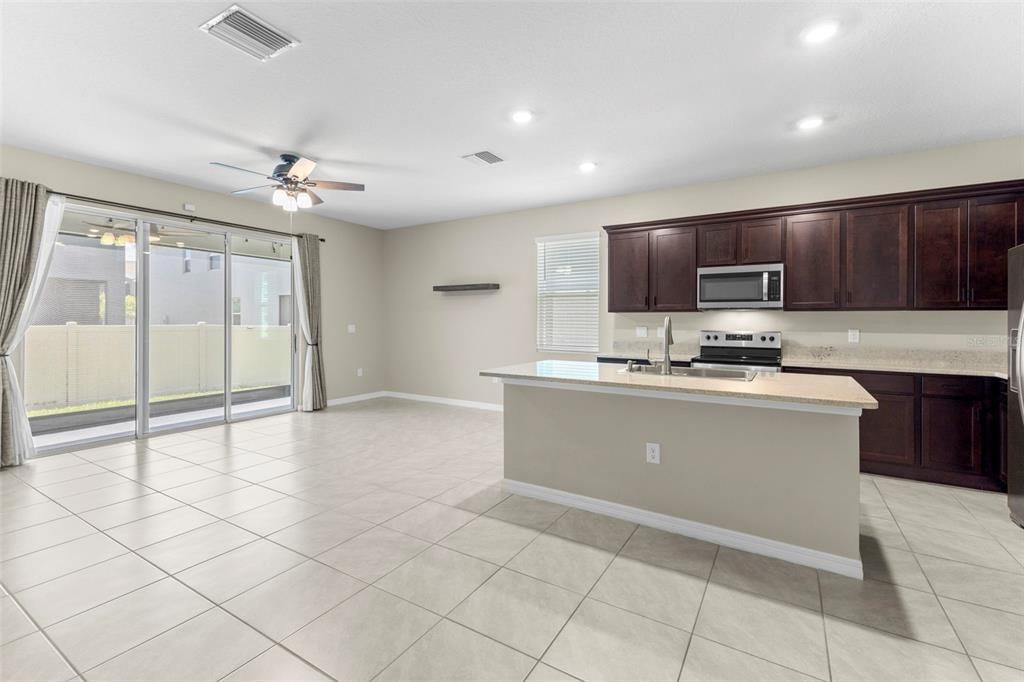 For Sale: $287,000 (3 beds, 2 baths, 1758 Square Feet)