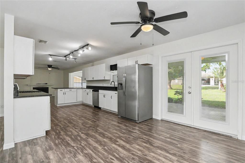 For Sale: $284,900 (3 beds, 2 baths, 1872 Square Feet)