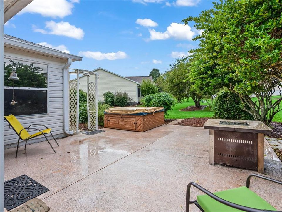 For Sale: $315,000 (3 beds, 2 baths, 1557 Square Feet)