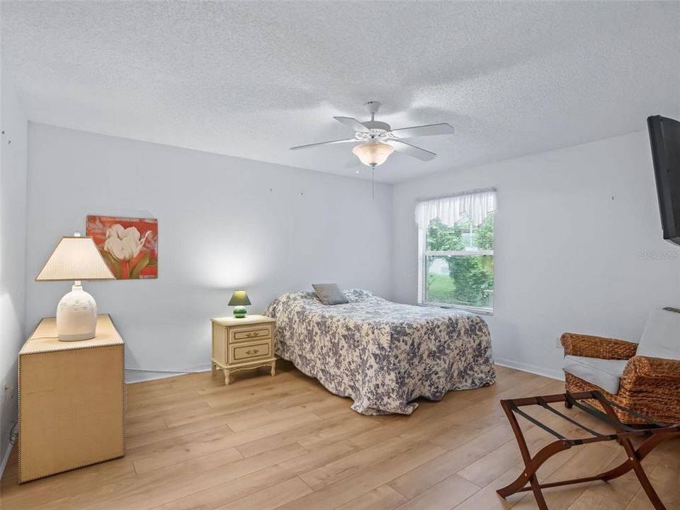 For Sale: $315,000 (3 beds, 2 baths, 1557 Square Feet)