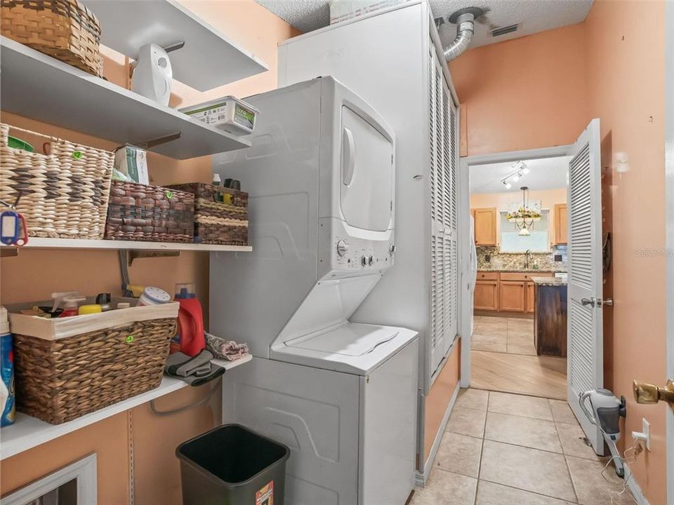 For Sale: $315,000 (3 beds, 2 baths, 1557 Square Feet)