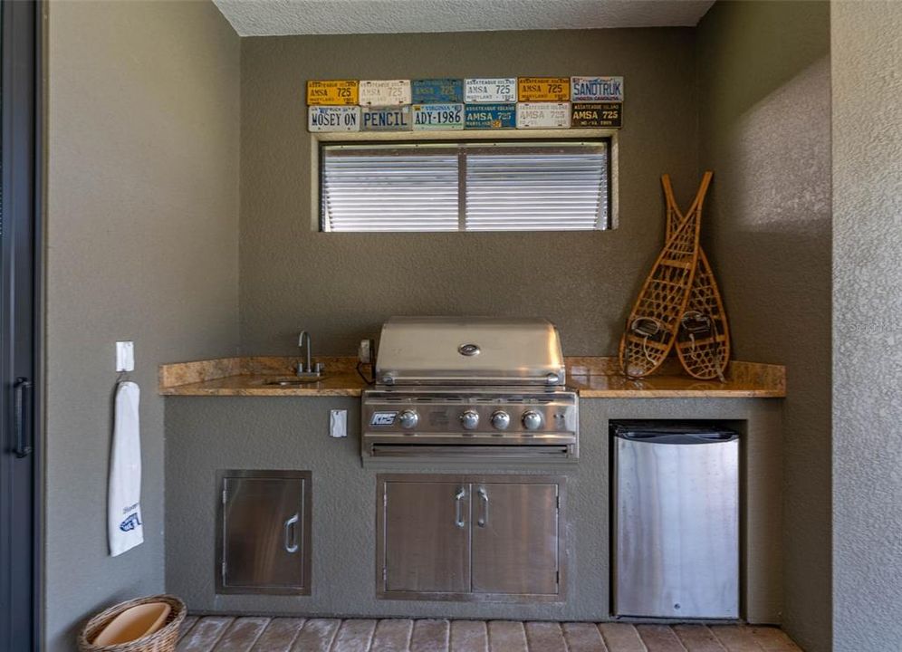 For Sale: $1,045,000 (4 beds, 2 baths, 2582 Square Feet)