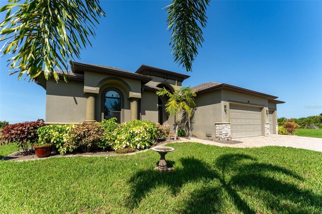 For Sale: $1,045,000 (4 beds, 2 baths, 2582 Square Feet)