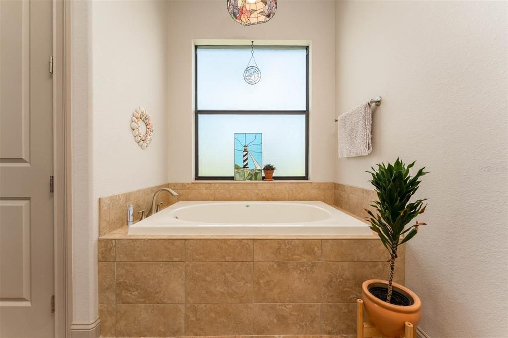 For Sale: $1,045,000 (4 beds, 2 baths, 2582 Square Feet)