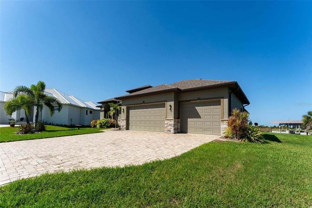 For Sale: $1,045,000 (4 beds, 2 baths, 2582 Square Feet)