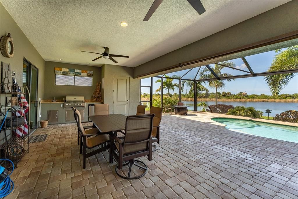 For Sale: $1,045,000 (4 beds, 2 baths, 2582 Square Feet)