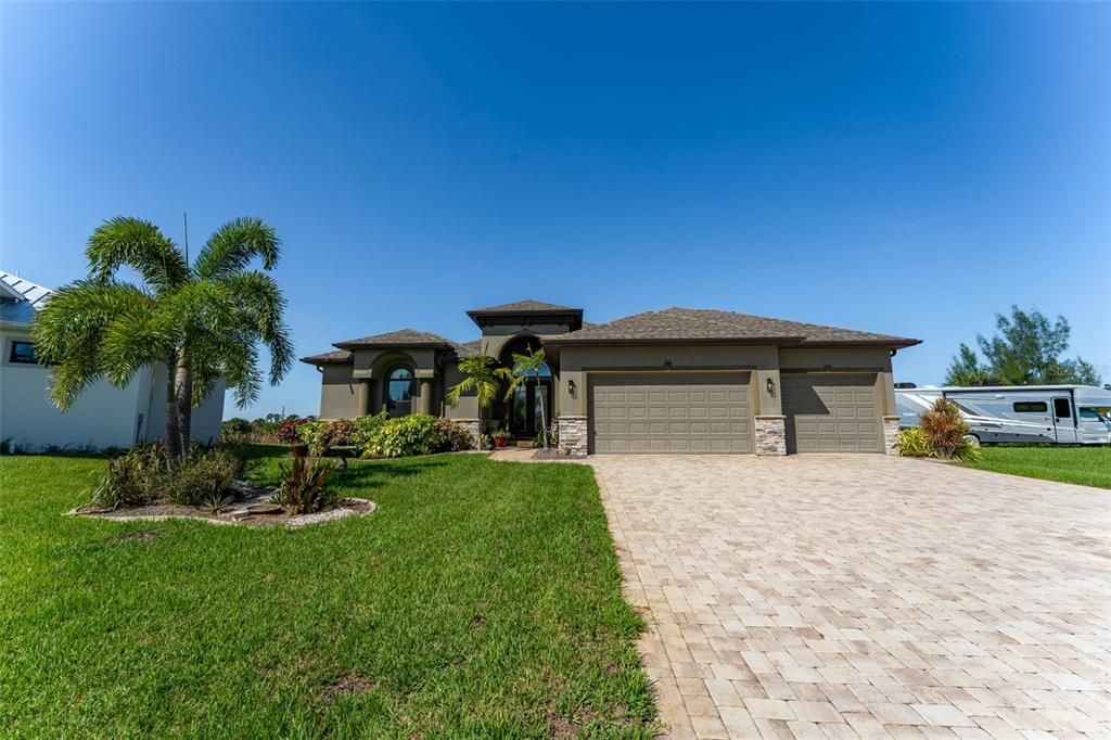 For Sale: $1,045,000 (4 beds, 2 baths, 2582 Square Feet)