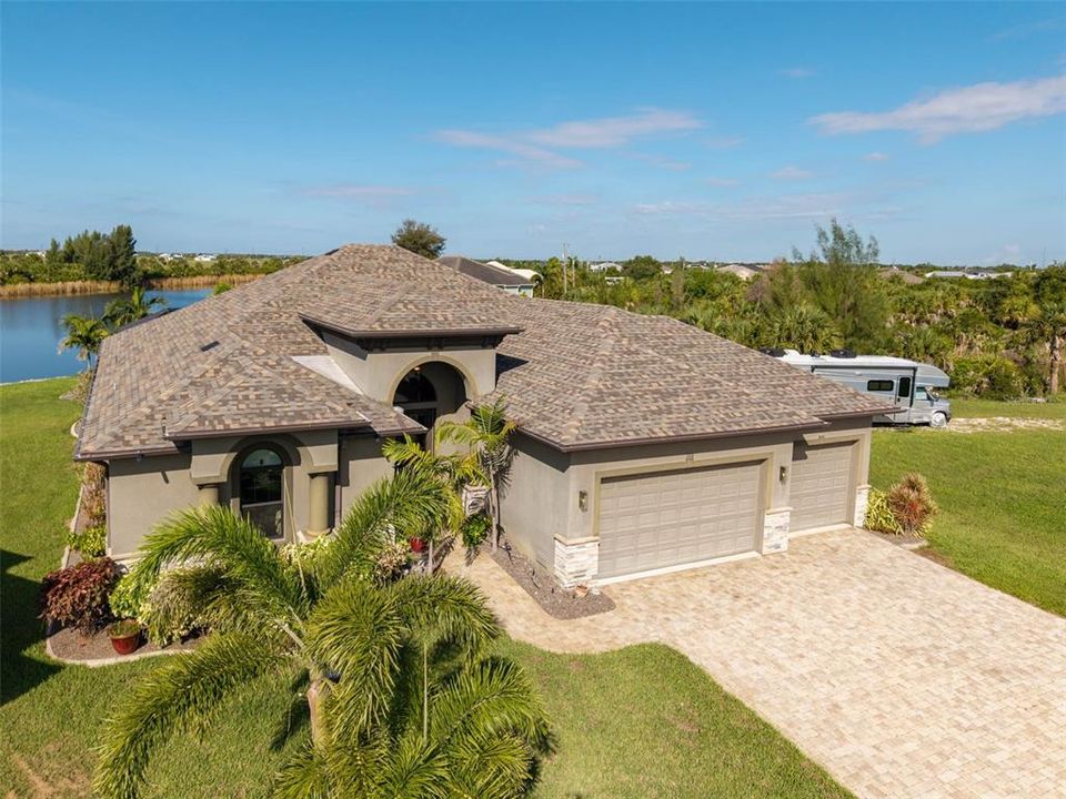 For Sale: $1,045,000 (4 beds, 2 baths, 2582 Square Feet)