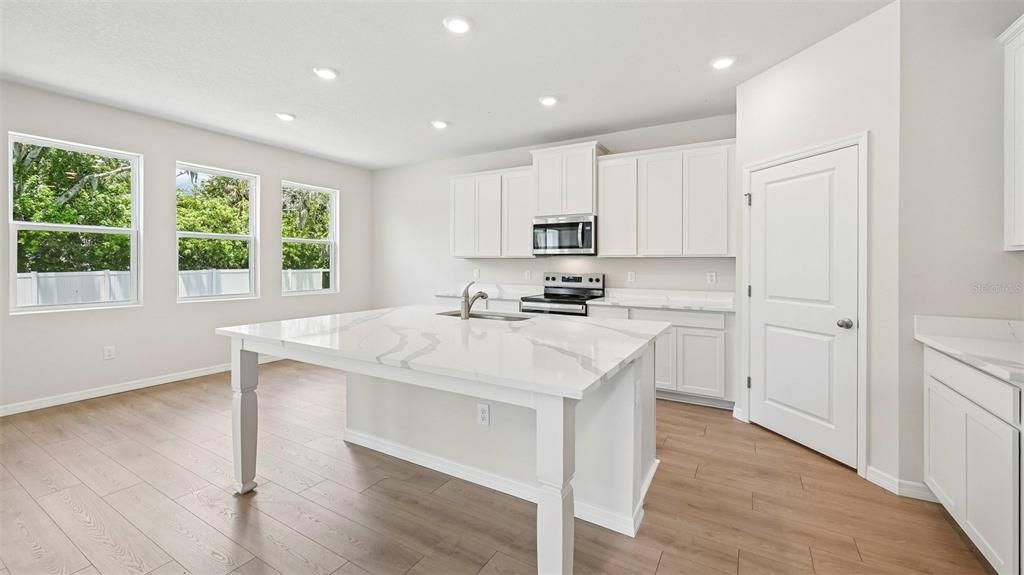 For Sale: $572,990 (5 beds, 4 baths, 3975 Square Feet)