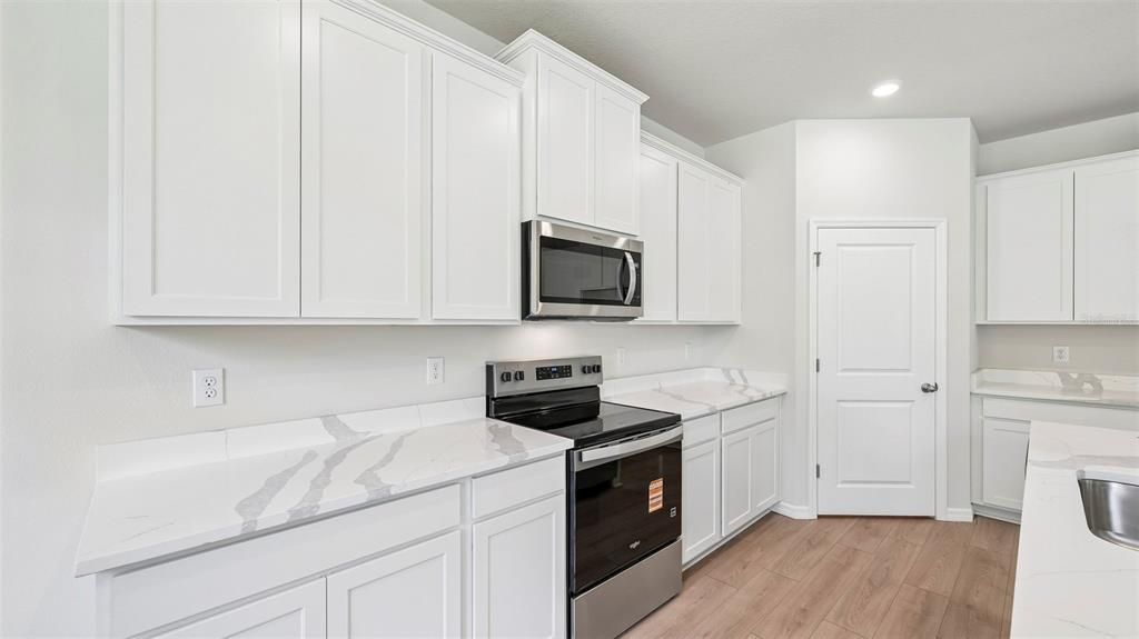 For Sale: $572,990 (5 beds, 4 baths, 3975 Square Feet)