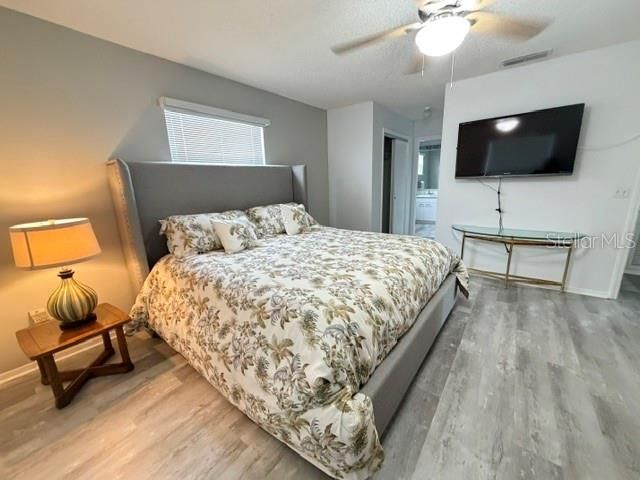 For Rent: $2,100 (2 beds, 2 baths, 1360 Square Feet)