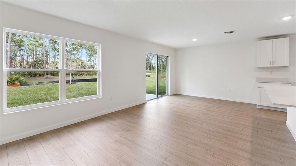 For Sale: $329,990 (4 beds, 2 baths, 1498 Square Feet)