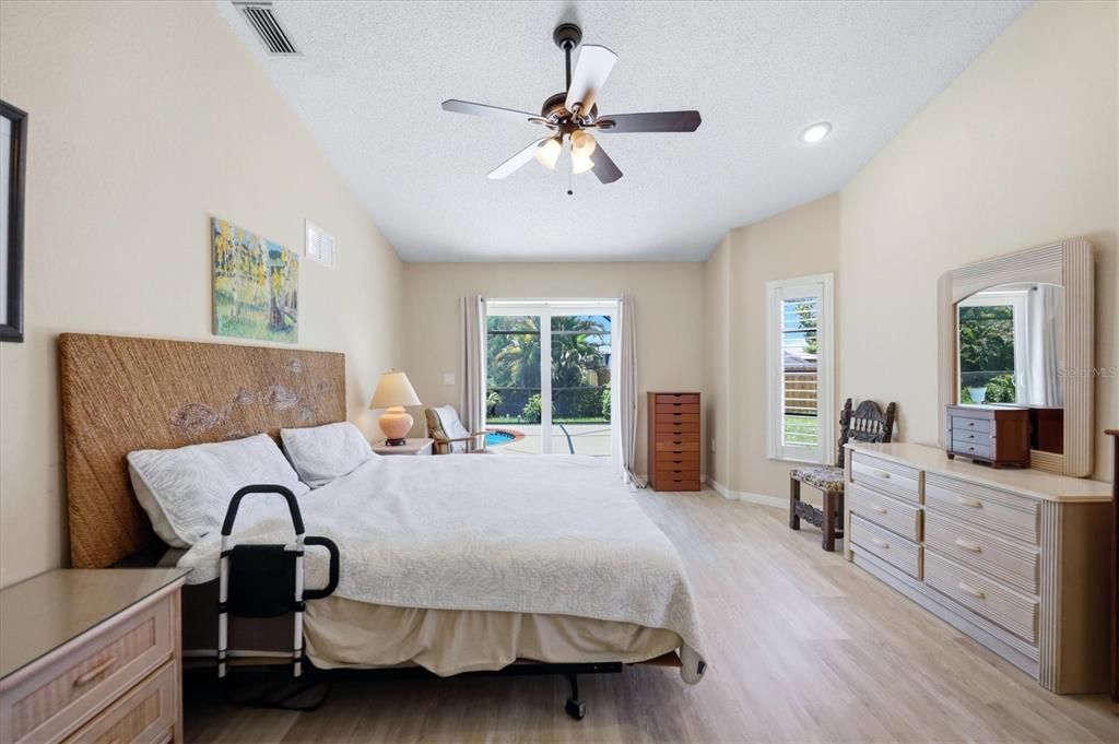 For Sale: $333,700 (3 beds, 2 baths, 1557 Square Feet)