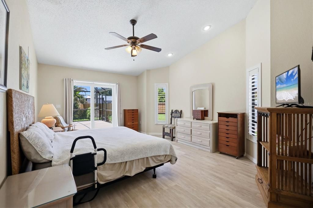 For Sale: $333,700 (3 beds, 2 baths, 1557 Square Feet)