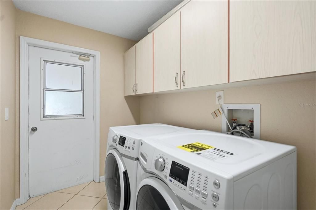 For Sale: $333,700 (3 beds, 2 baths, 1557 Square Feet)