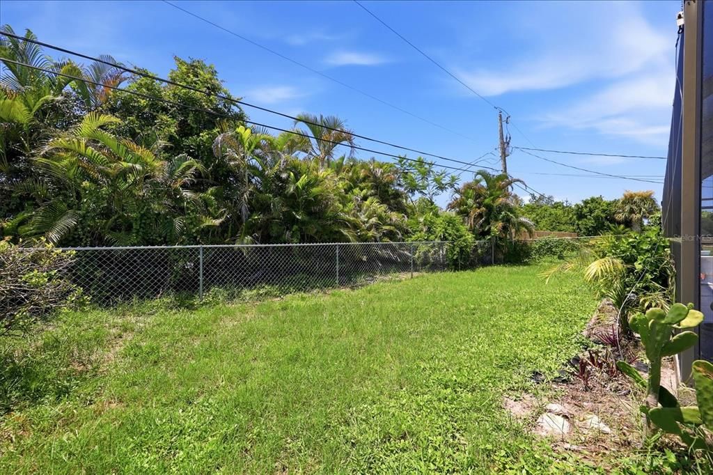 For Sale: $333,700 (3 beds, 2 baths, 1557 Square Feet)
