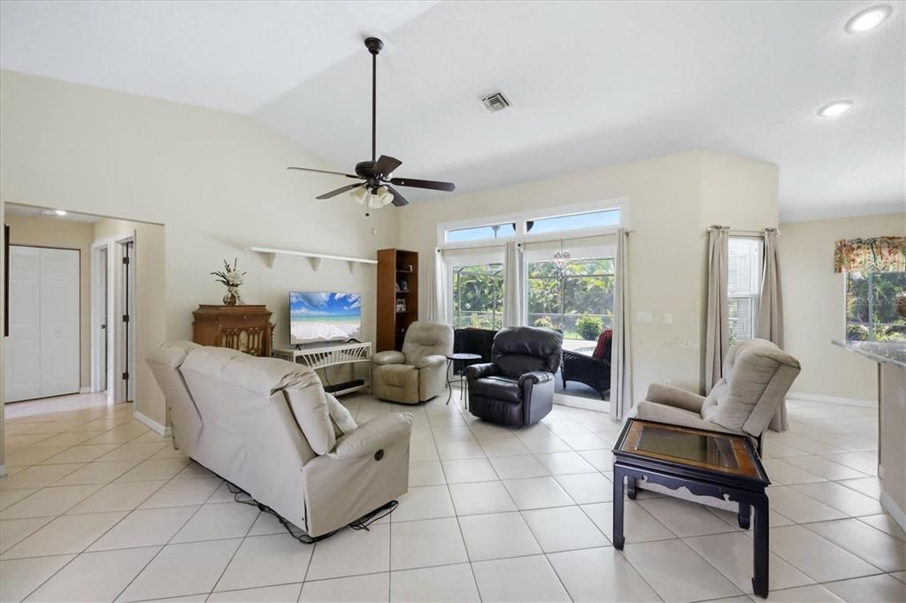 For Sale: $333,700 (3 beds, 2 baths, 1557 Square Feet)