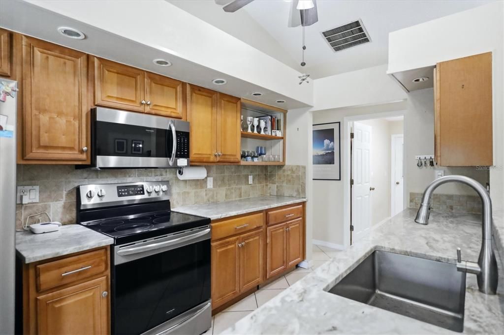 For Sale: $333,700 (3 beds, 2 baths, 1557 Square Feet)