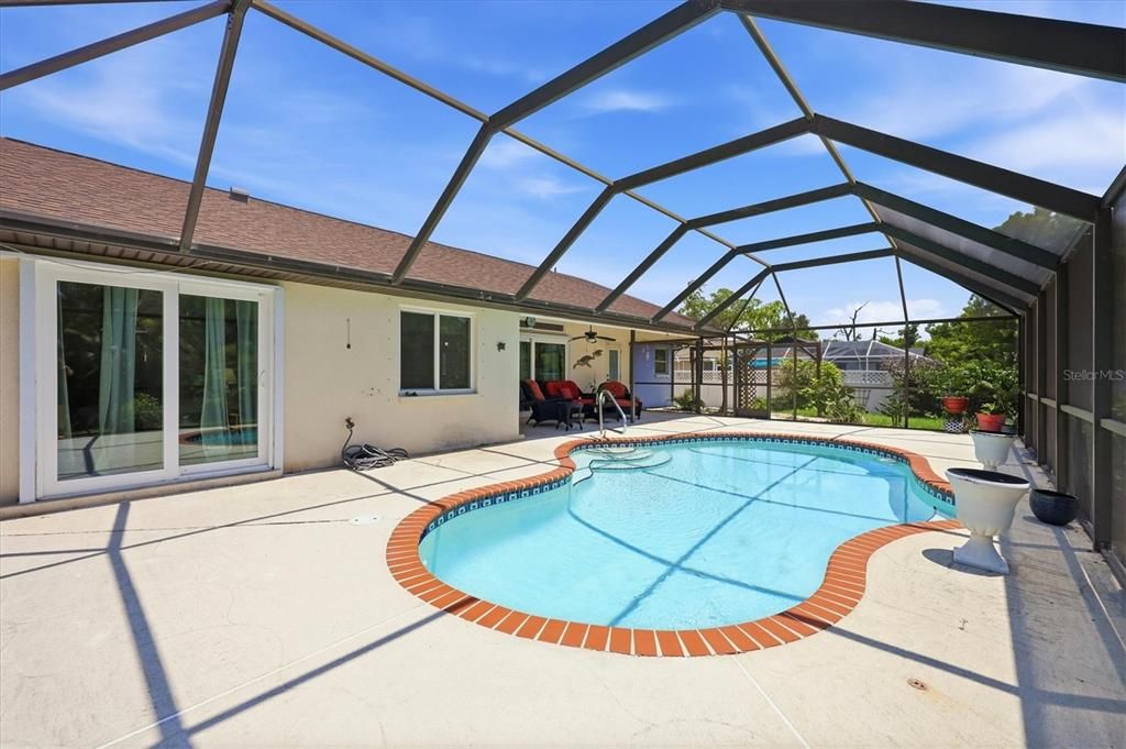 For Sale: $333,700 (3 beds, 2 baths, 1557 Square Feet)