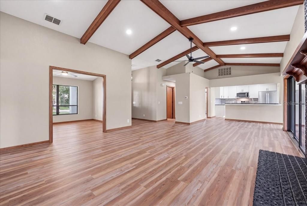 En Venta: $369,900 (3 camas, 2 baños, 2123 Pies cuadrados)