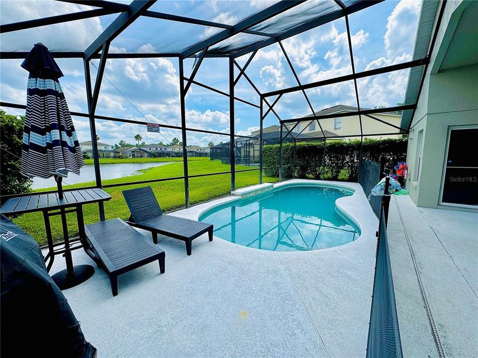 En Venta: $479,999 (4 camas, 3 baños, 1830 Pies cuadrados)