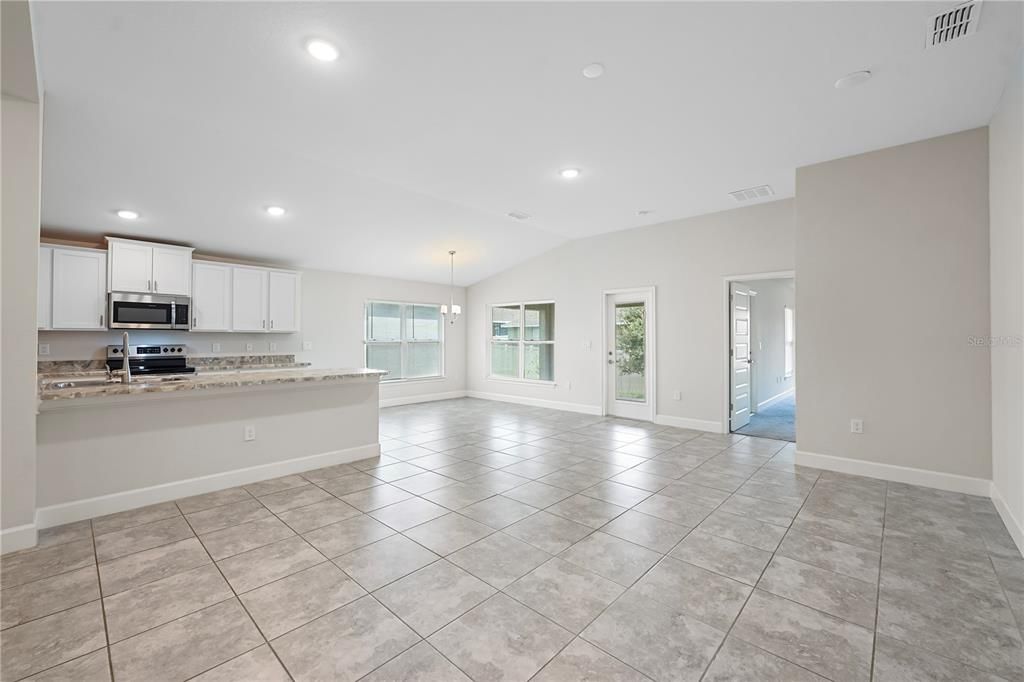 En Venta: $255,000 (3 camas, 2 baños, 1970 Pies cuadrados)