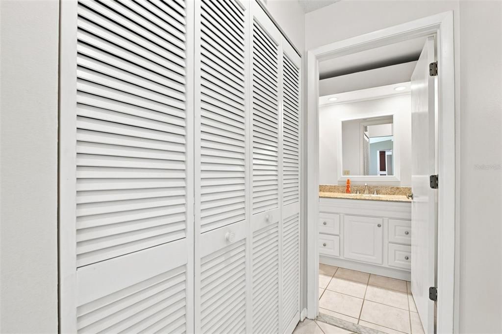 На продажу: $279,000 (2 спален, 2 ванн, 1197 Квадратных фут)