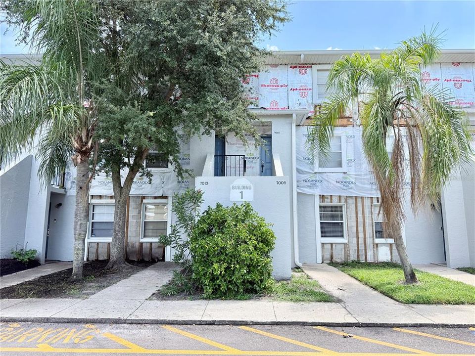 For Sale: $149,900 (2 beds, 1 baths, 864 Square Feet)