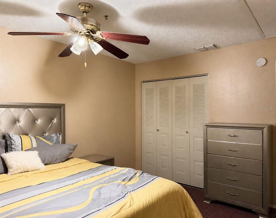 For Sale: $149,900 (2 beds, 1 baths, 864 Square Feet)