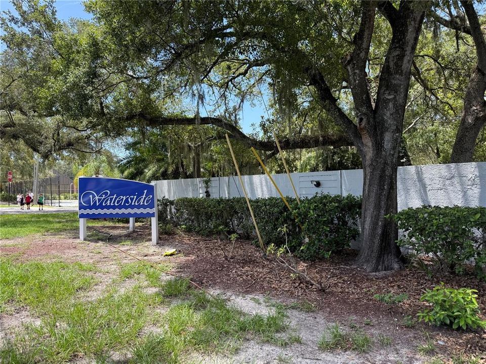 For Sale: $149,900 (2 beds, 1 baths, 864 Square Feet)