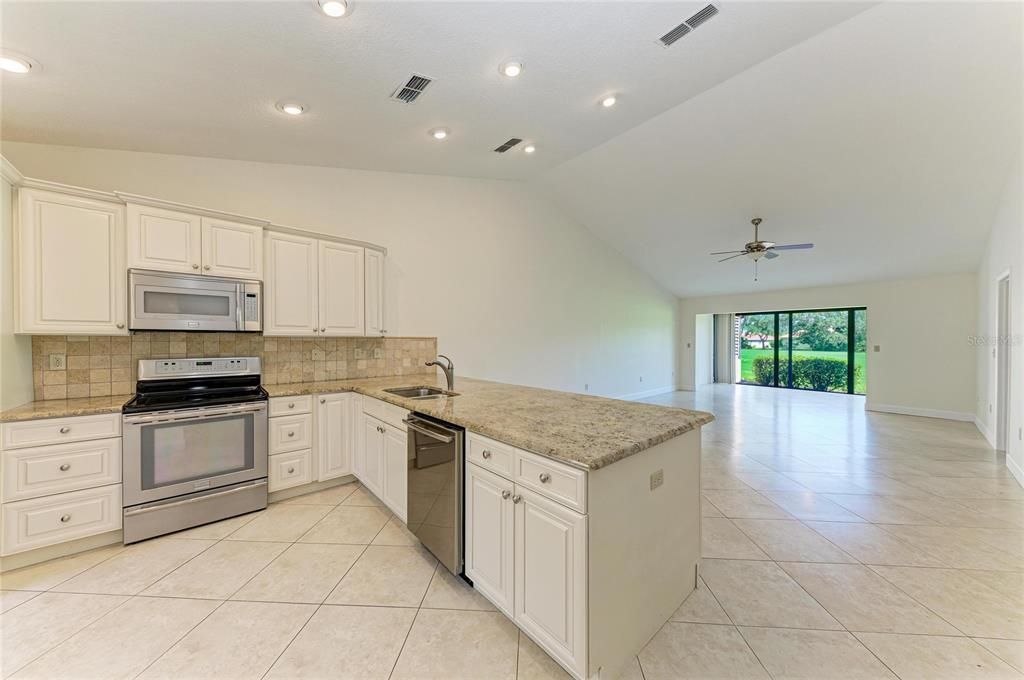 For Sale: $310,000 (2 beds, 2 baths, 1380 Square Feet)
