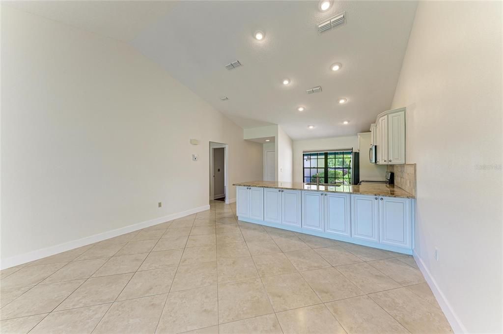 For Sale: $310,000 (2 beds, 2 baths, 1380 Square Feet)