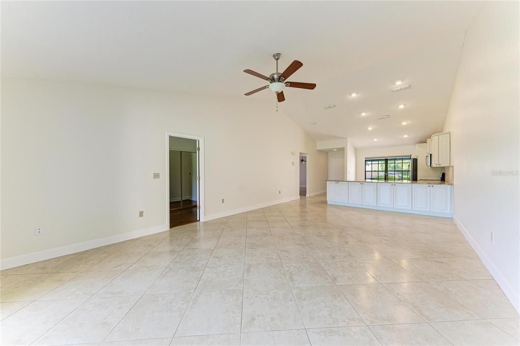 For Sale: $310,000 (2 beds, 2 baths, 1380 Square Feet)