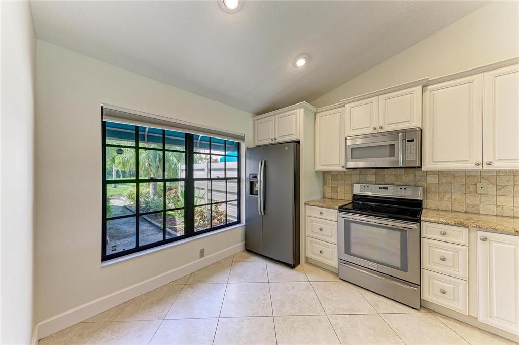 For Sale: $310,000 (2 beds, 2 baths, 1380 Square Feet)