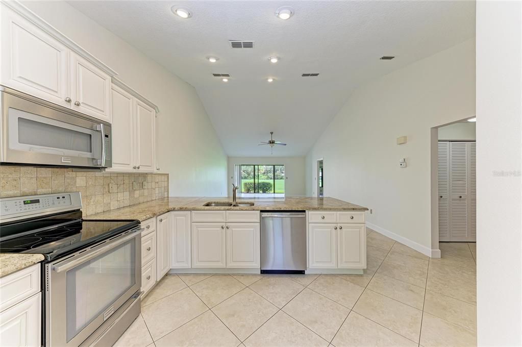 For Sale: $310,000 (2 beds, 2 baths, 1380 Square Feet)
