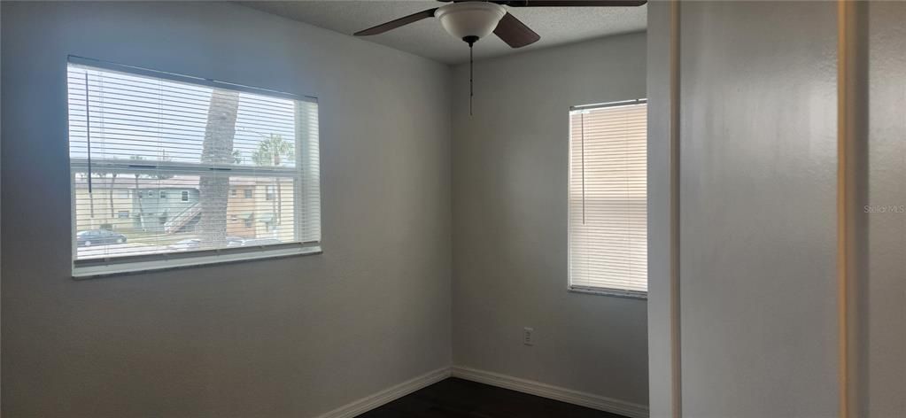 For Sale: $150,000 (2 beds, 1 baths, 784 Square Feet)