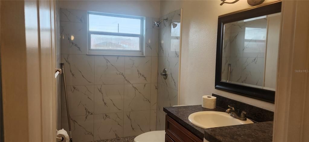 For Sale: $150,000 (2 beds, 1 baths, 784 Square Feet)