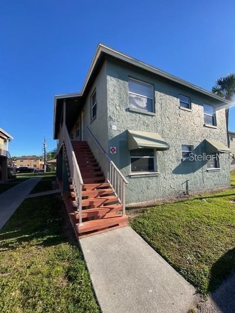 For Sale: $150,000 (2 beds, 1 baths, 784 Square Feet)