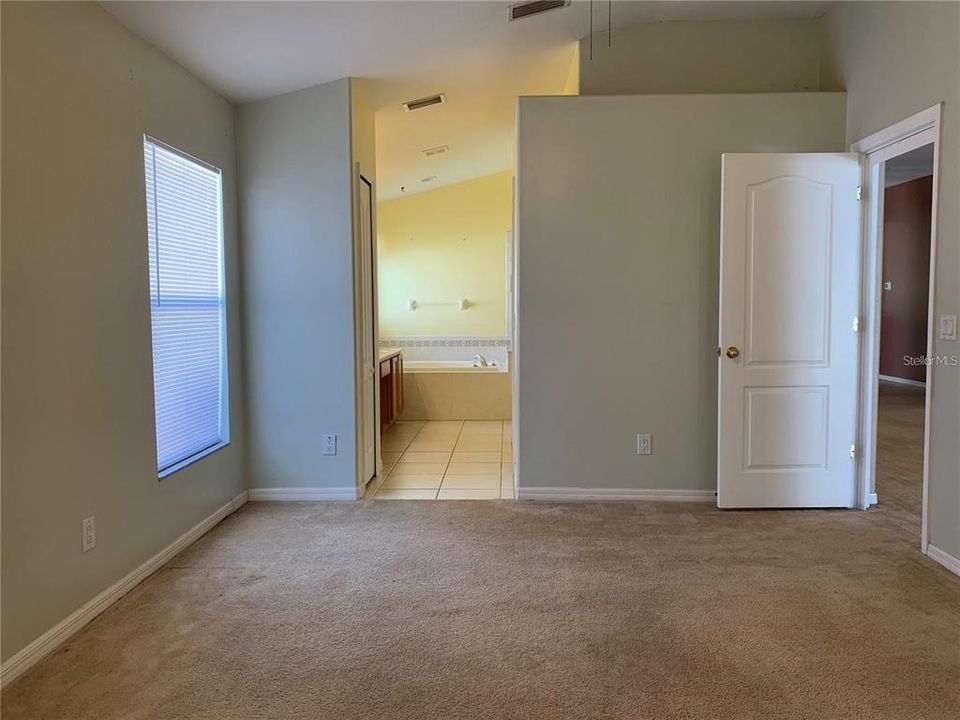 For Rent: $2,800 (4 beds, 2 baths, 2079 Square Feet)