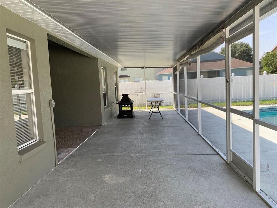 For Rent: $2,800 (4 beds, 2 baths, 2079 Square Feet)