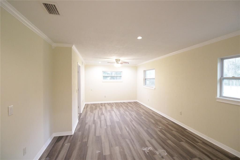 For Rent: $2,500 (3 beds, 2 baths, 2094 Square Feet)