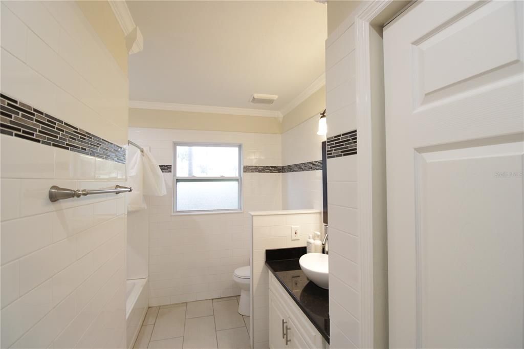 For Rent: $2,500 (3 beds, 2 baths, 2094 Square Feet)