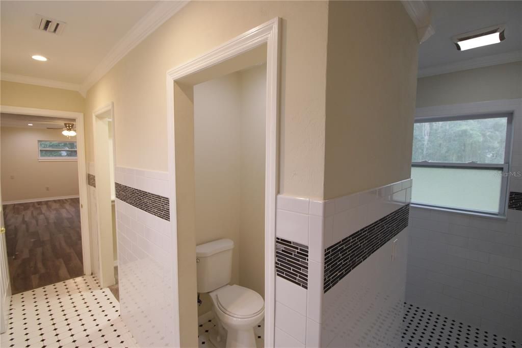 For Rent: $2,500 (3 beds, 2 baths, 2094 Square Feet)