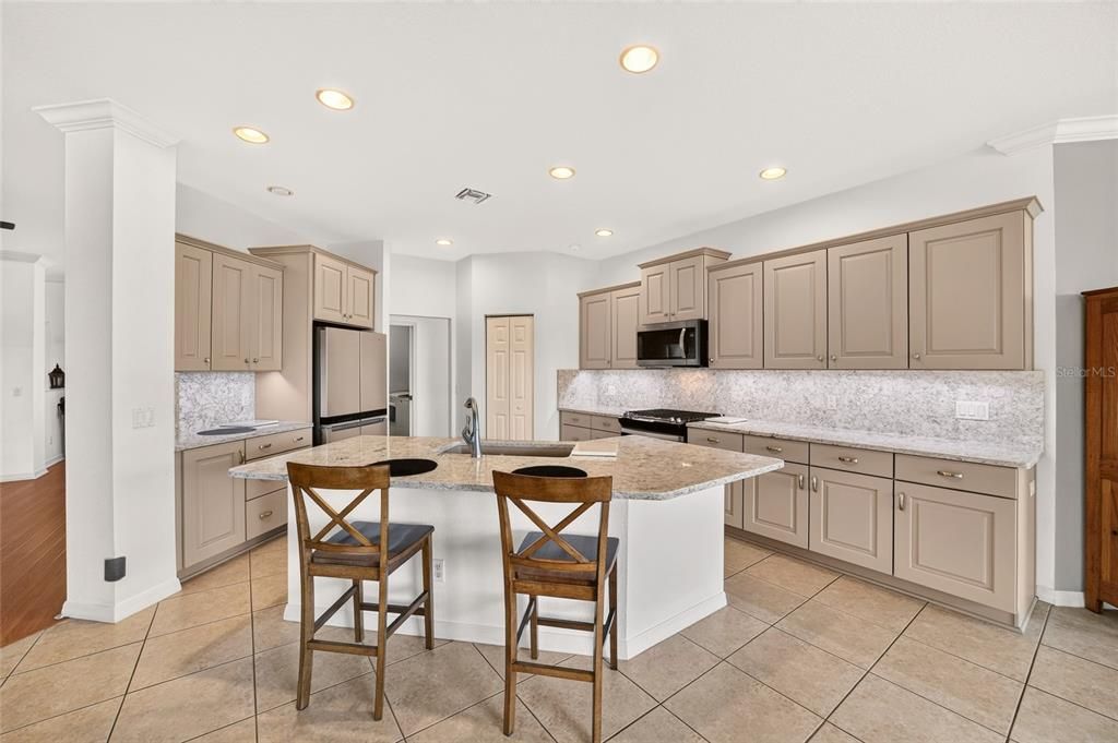 For Sale: $330,000 (3 beds, 2 baths, 2316 Square Feet)
